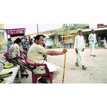 Twenty injured as Hindus, Muslims clash over sewer line in UP village